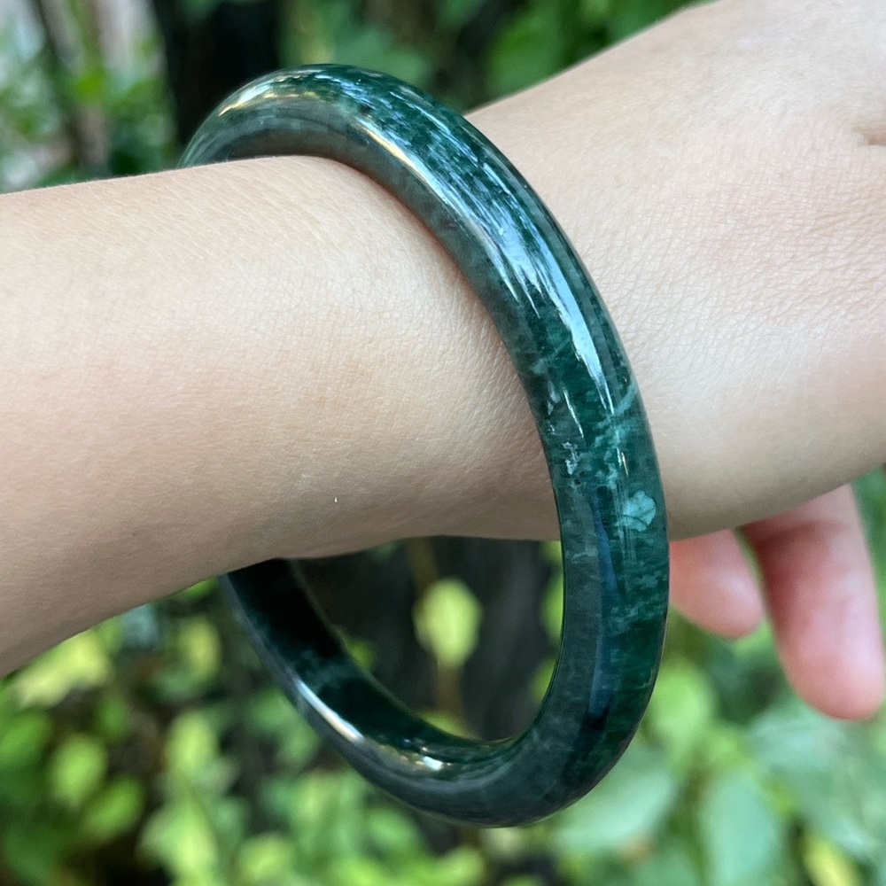 64mm inner diameter skinny dark green xiuyu jade bangle - Picture 8 of 9